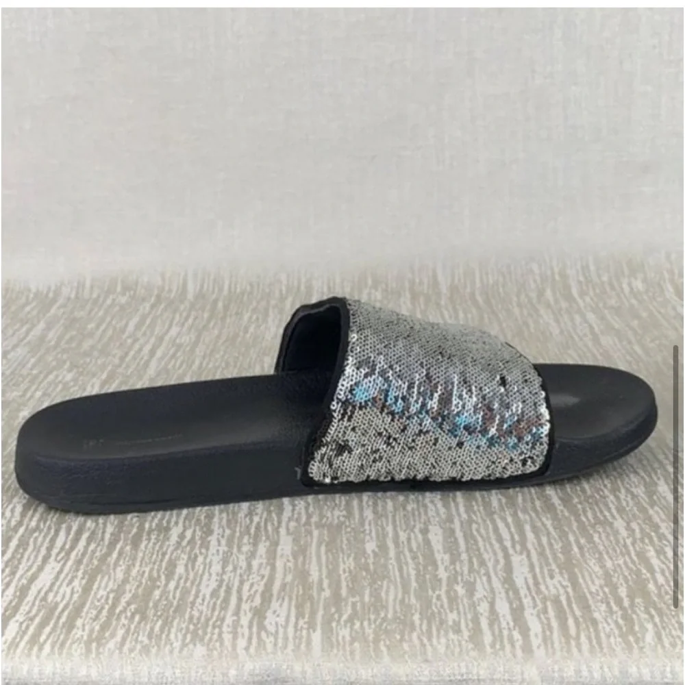 INC INTERNATIONAL•Black & Silver Sequin Slides•11